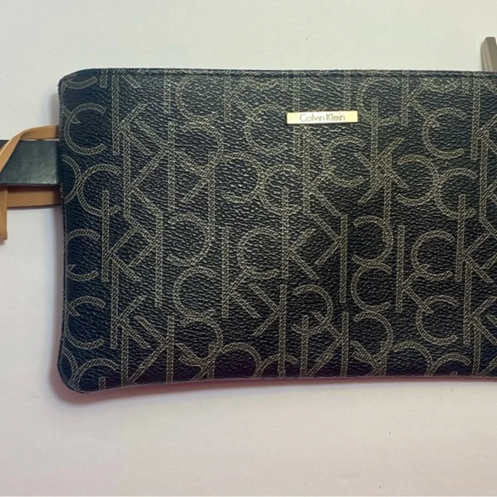 New Calvin Klein Women's Lg Monogram Black Belt Bag/Fanny Pack. Removable Bag.